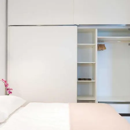 Sebastiaan Apartman *